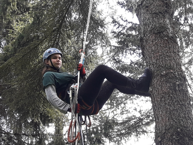 Uczniowie Technikum Leśnego wzięli udział w kursie arborystycznym